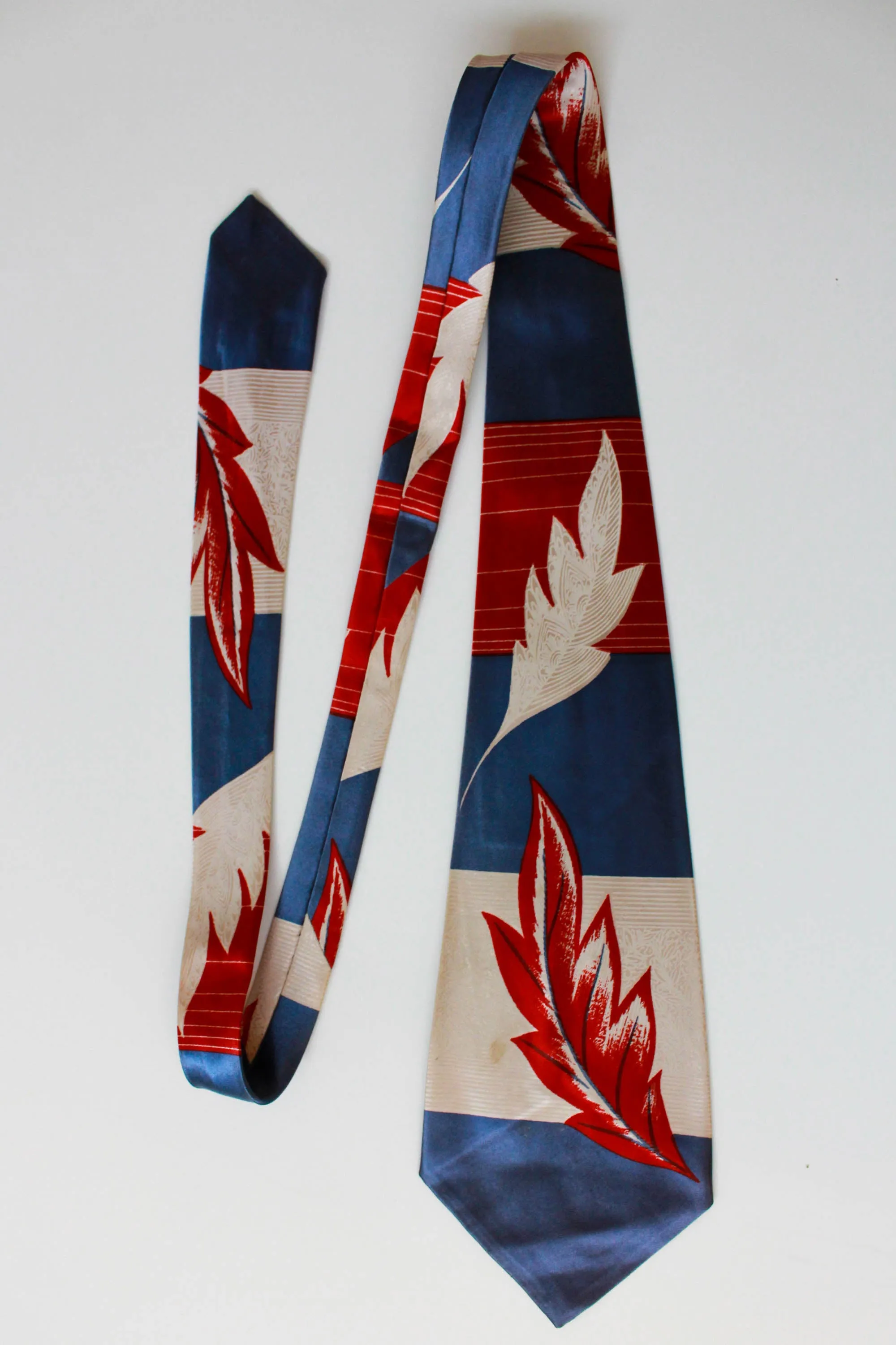 1940s Blue, Beige and Red Leaf Print Rayon Necktie