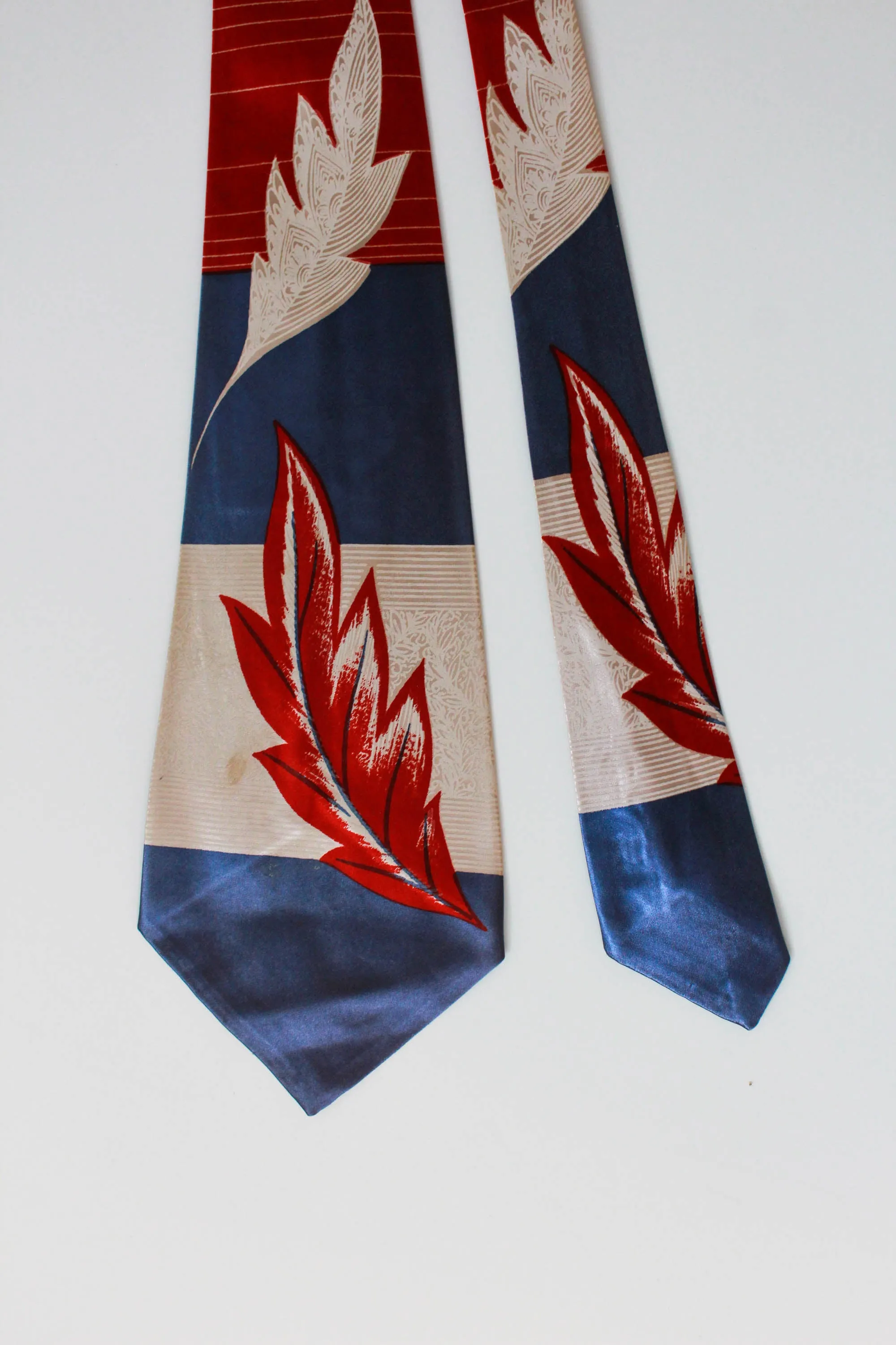 1940s Blue, Beige and Red Leaf Print Rayon Necktie