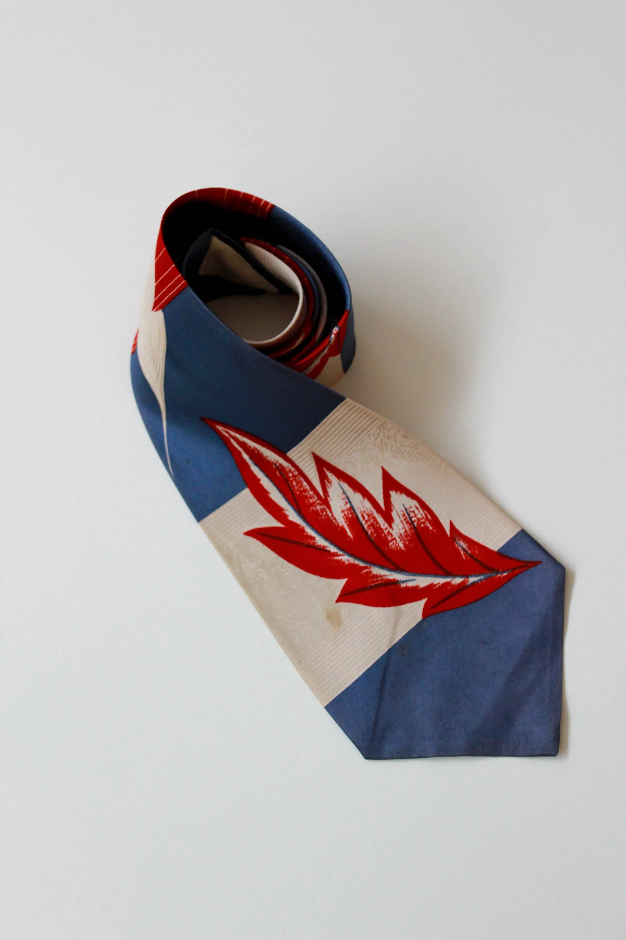 1940s Blue, Beige and Red Leaf Print Rayon Necktie