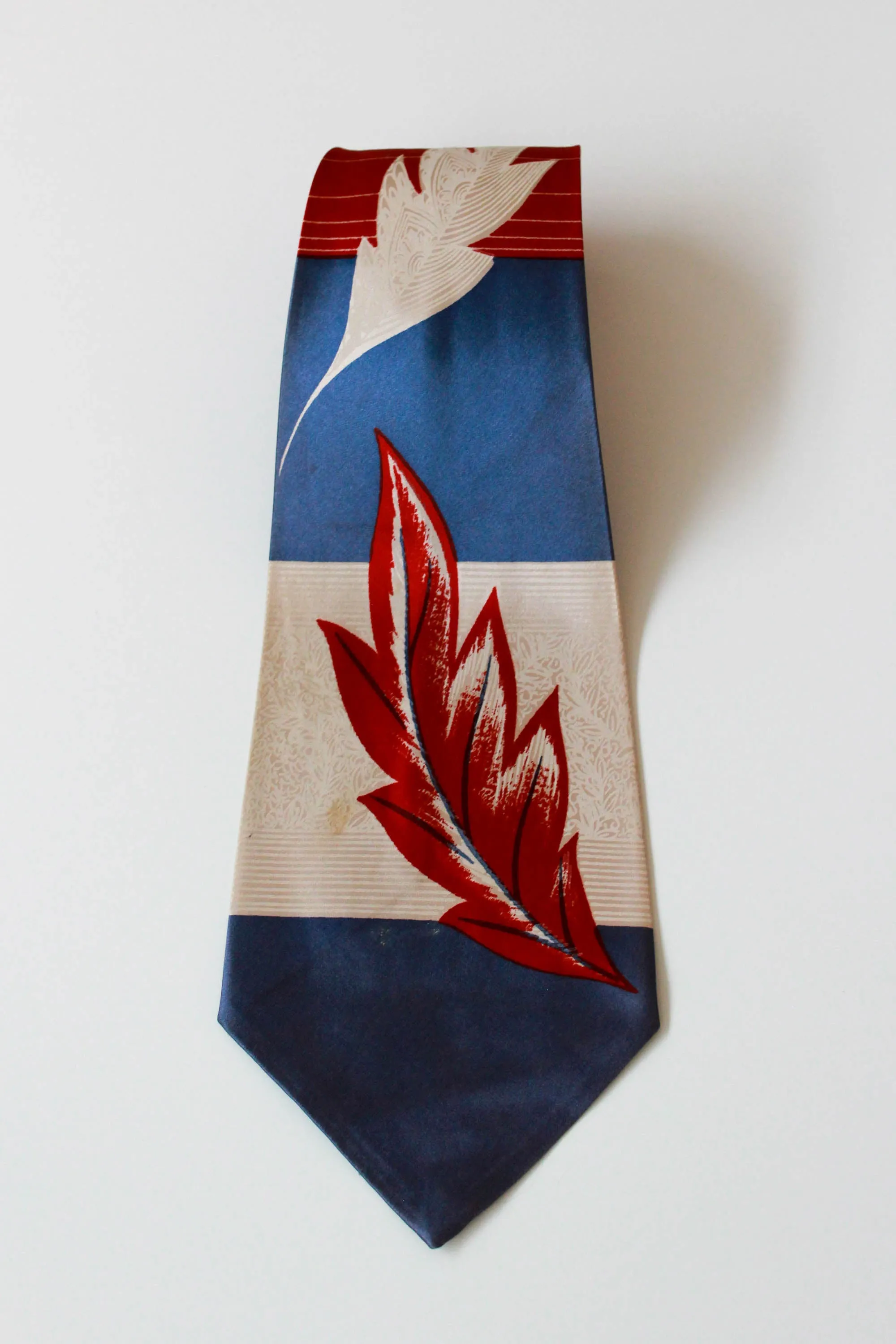 1940s Blue, Beige and Red Leaf Print Rayon Necktie