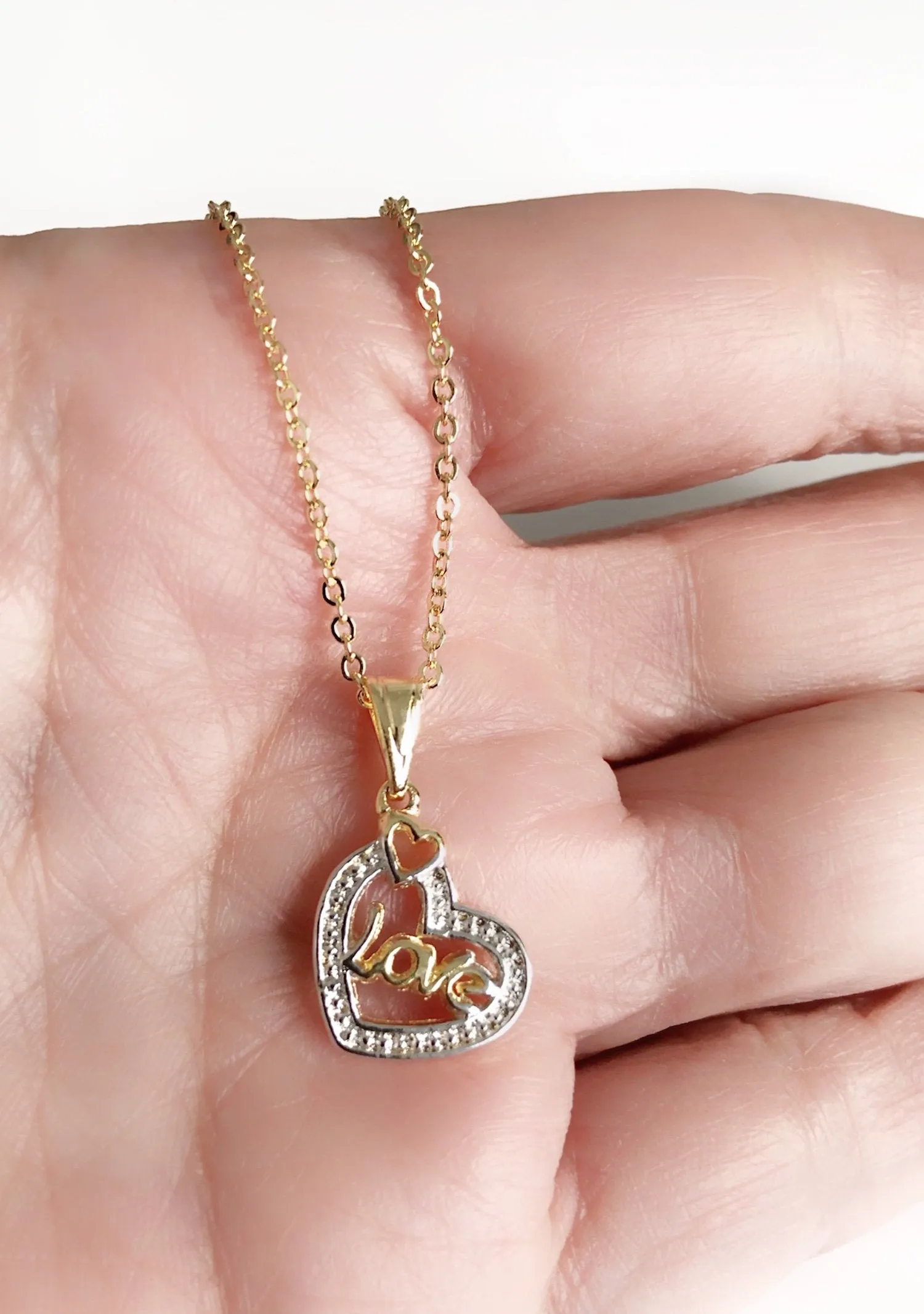 Dainty Heart Charm Necklace, Valentines Love Necklace, Heart Charm Necklace, Love Pendant Necklace, Girlfriend Gift, Regalo San Valentin