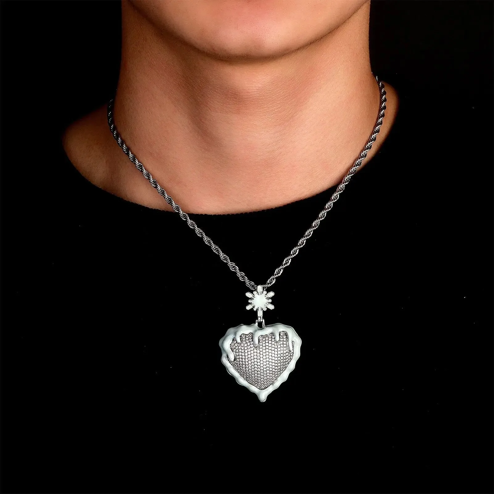 Freezing Diamond Heart Pendant